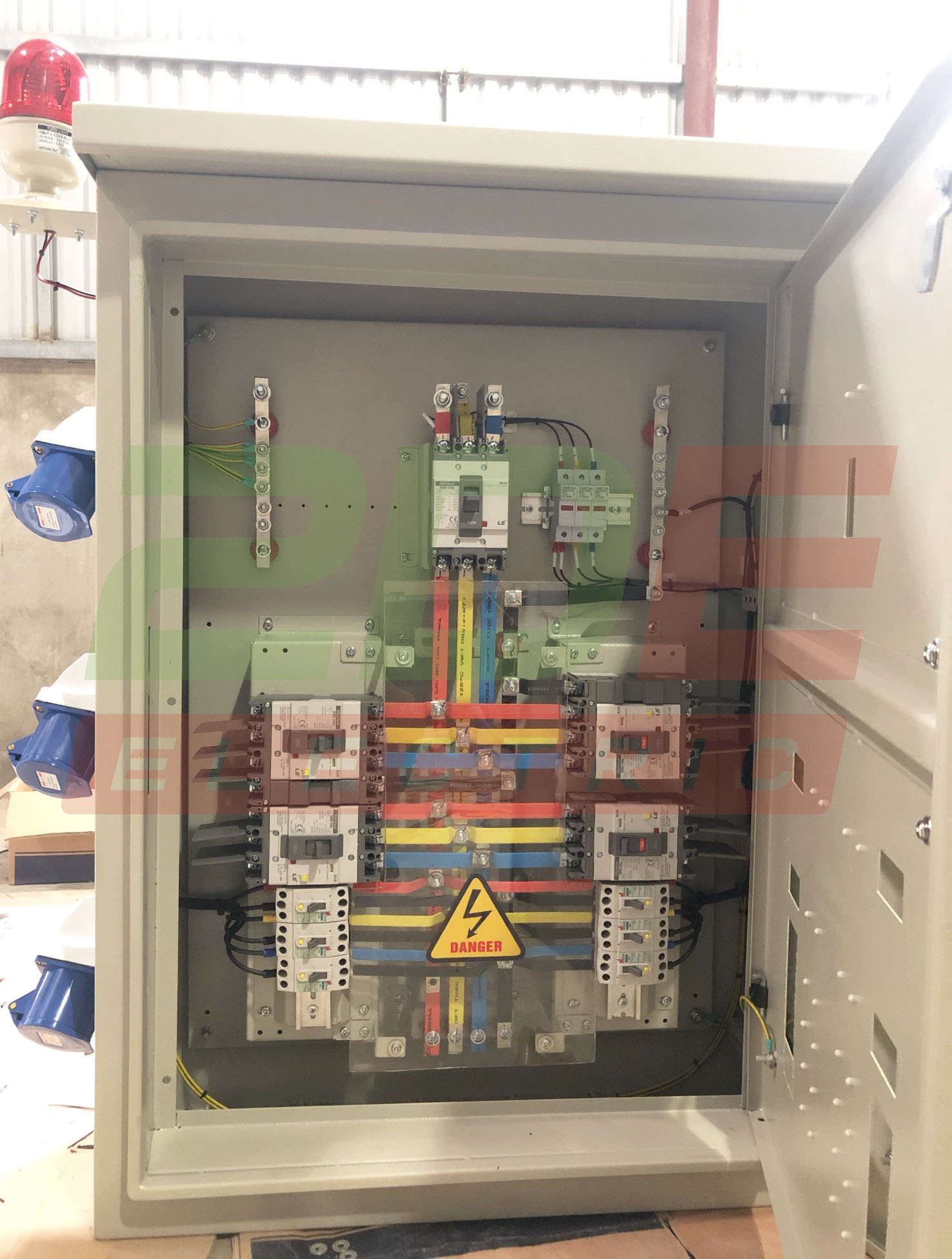 Hình ảnh panel tủ điện tạm tại 2DE