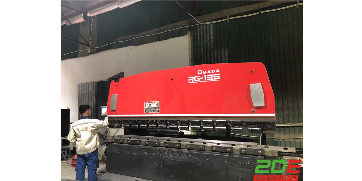 Dây chuyền chấn CNC sản xuất thang máng cáp 2DE
