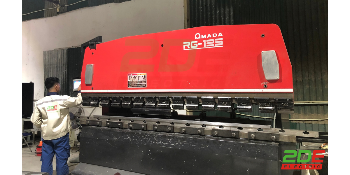 Máy chấn Amada 125 gia công Inox 304