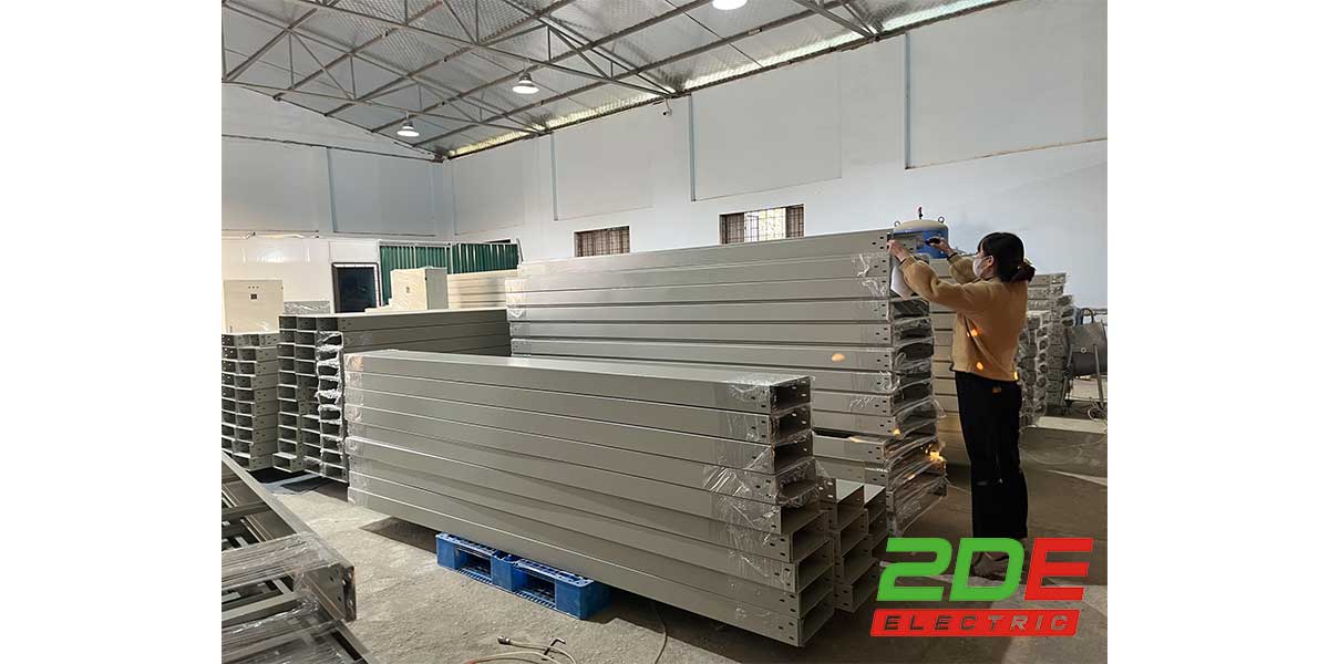 Đo kiểm tra kích thước máng cáp